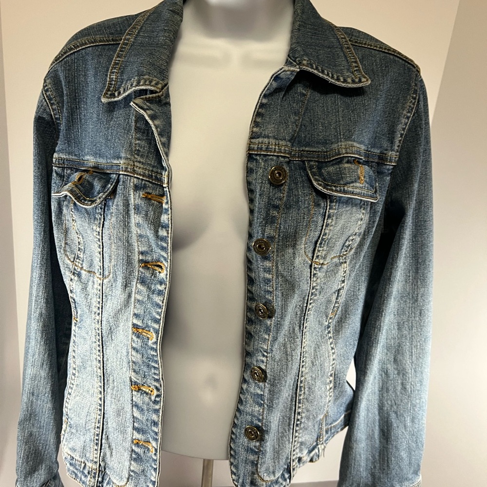 St. John's Bay Women's MEDIUM, Blue Denim Jacket Pockets Long Sleeve